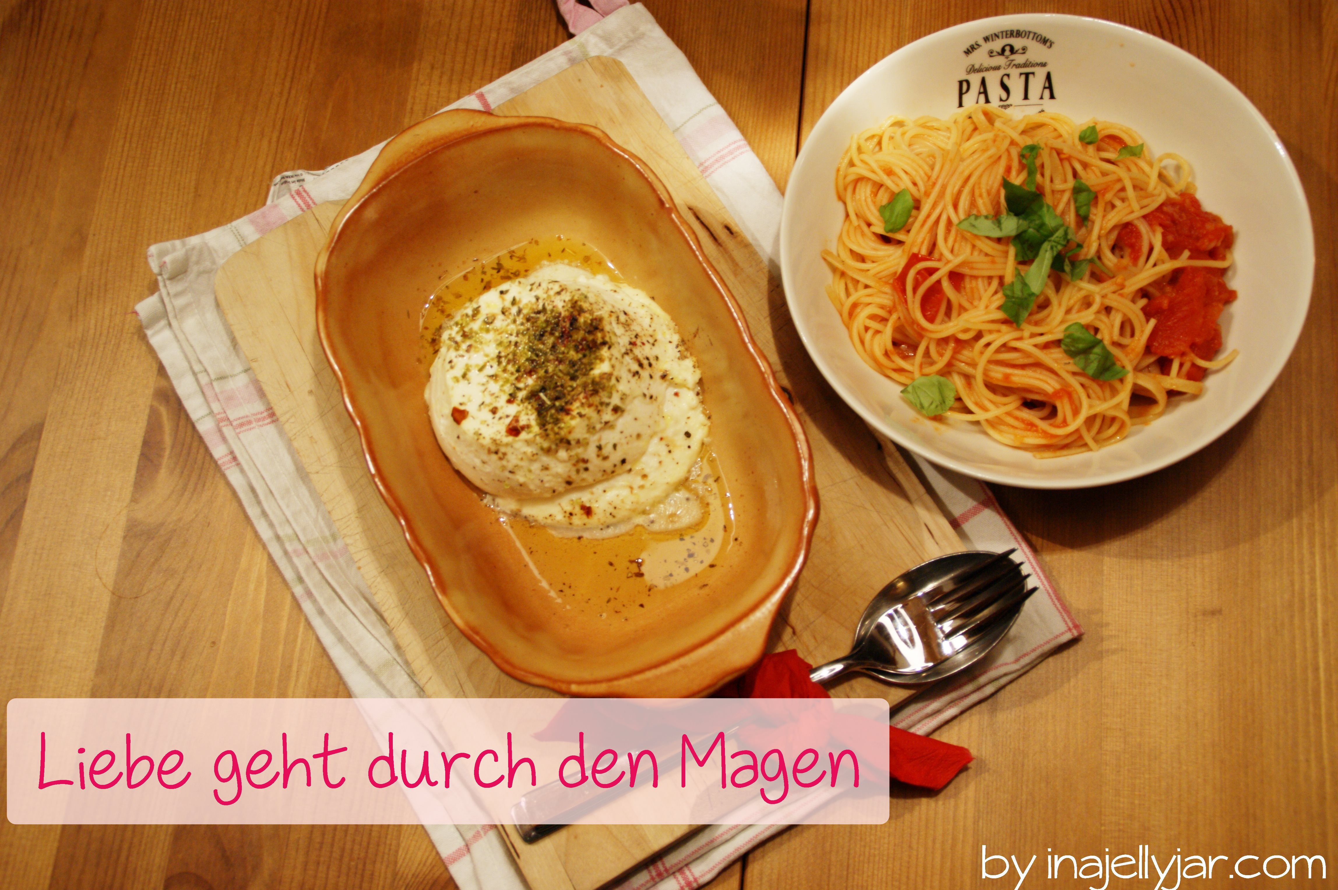 Spagetti mit Tomatensauce und gebackenem Ricotta