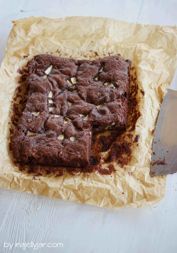 Schokobrownies mit Birne und Walnuss