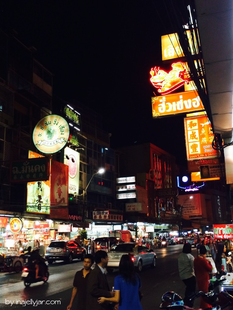 Foodstreet Yaowarat bei Nacht in Chinatown, Bangkok