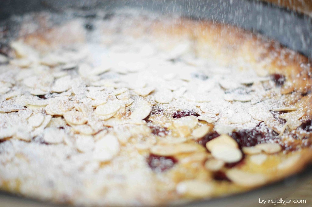 Dutch Baby mit Kirschen