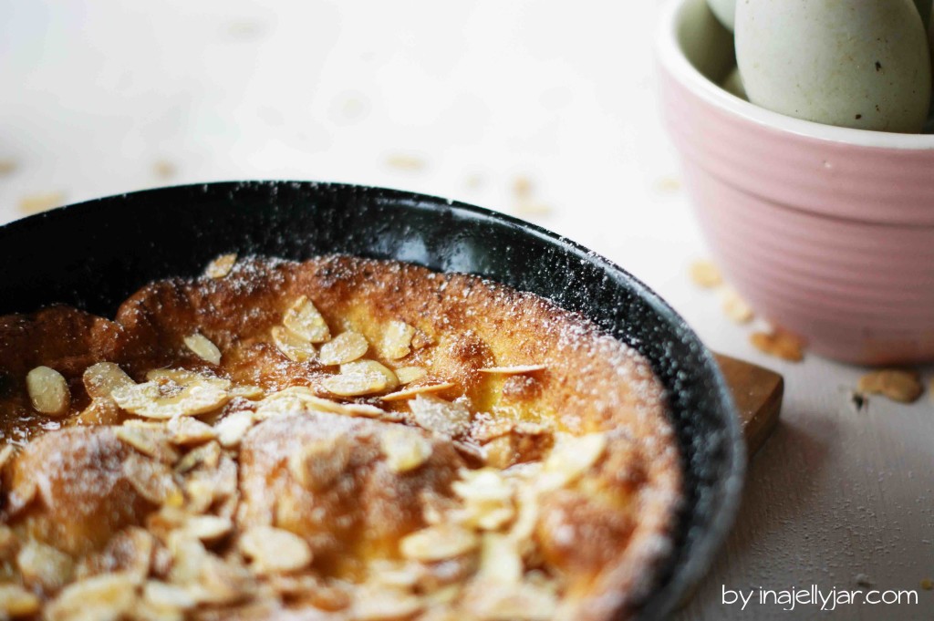 Dutch Baby: Fluffiger Ofenpfannkuchen mit Mandeln und Honig