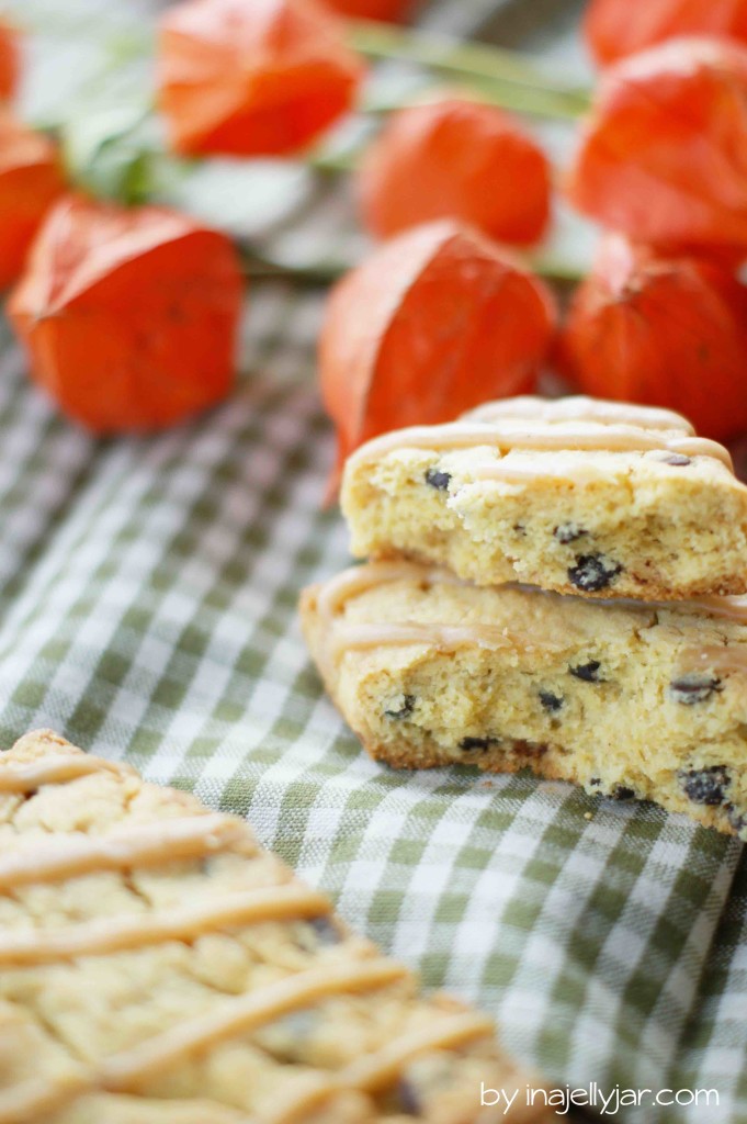 Erdnussbutter-Scones aus Lupinenmehl mit Schokodrops