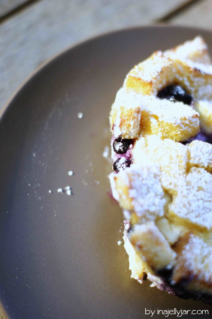 French Toast-Auflauf mit Heidelbeeren ist Dekadenz zum Frühstück mit knusprigem Toast und cremigem Frischkäse.