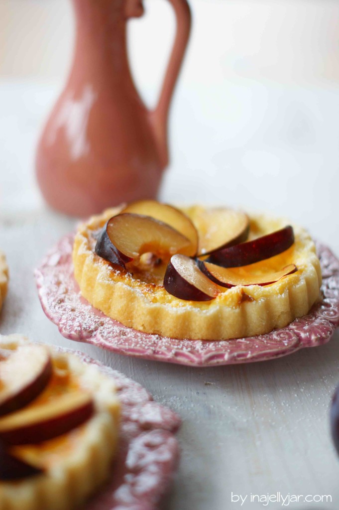 Kokos-Zwetschgen-Tartelettes mit Topfen