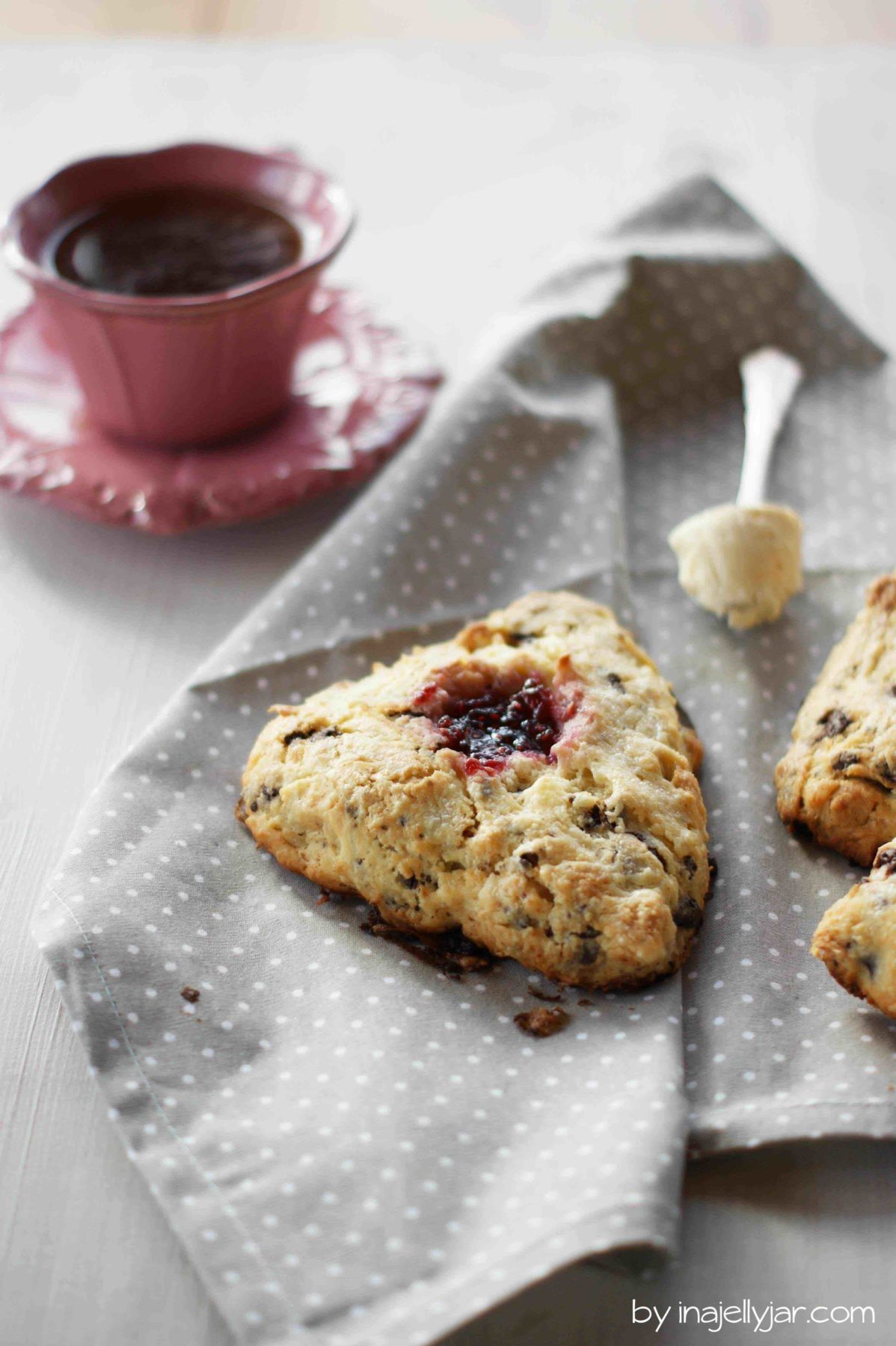 Marzipan-Schoko-Scones mit Marmelade