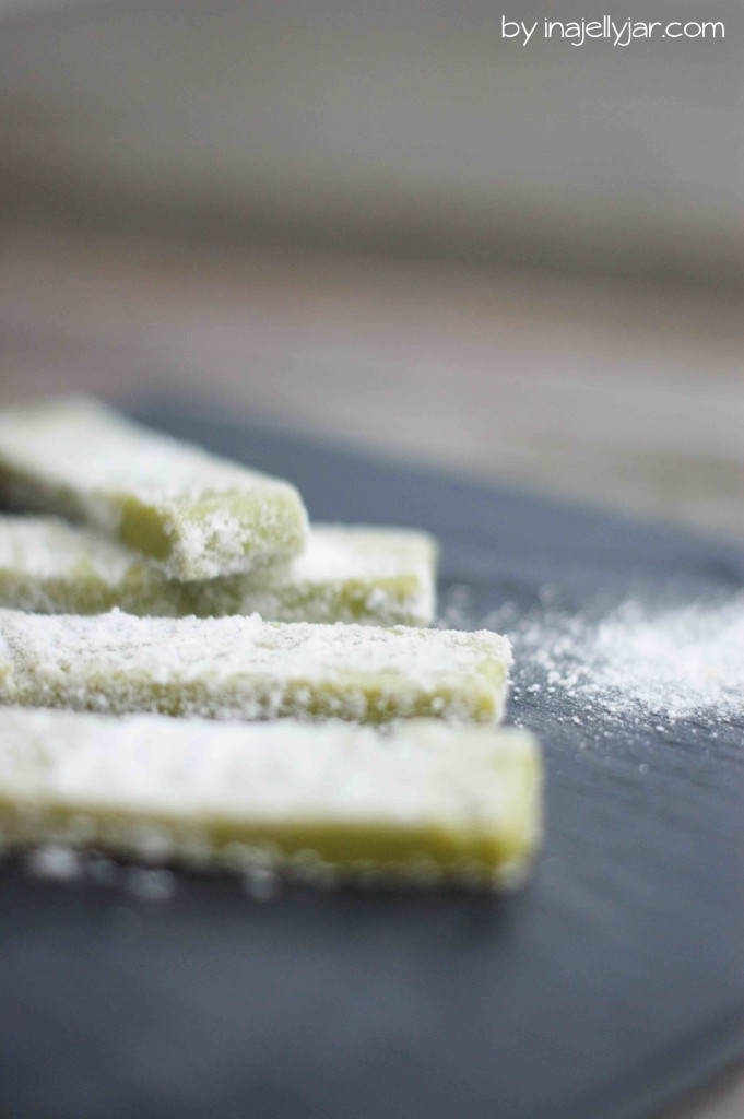 Matcha-Trüffel mit weißer Schokolade und Limettenzucker - ein feinherber Genuss zu jeder Jahreszeit!