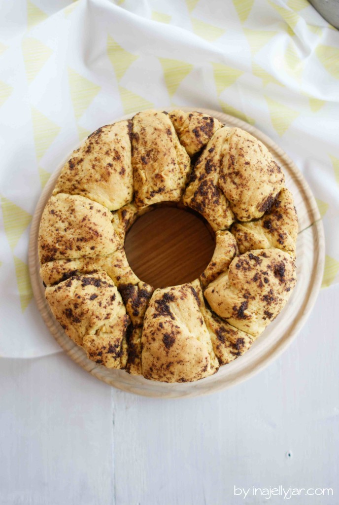 Knuspriges Monkeybread mit Basilikum-Pesto