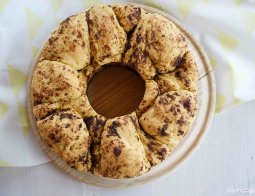 Knuspriges Monkeybread mit Basilikum-Pesto