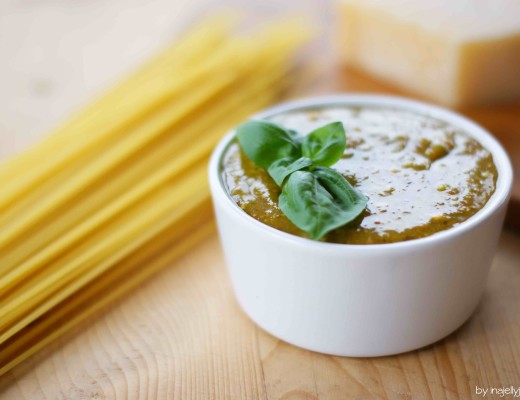 Frisches Pistazienpesto mit Parmesan und Nüssen