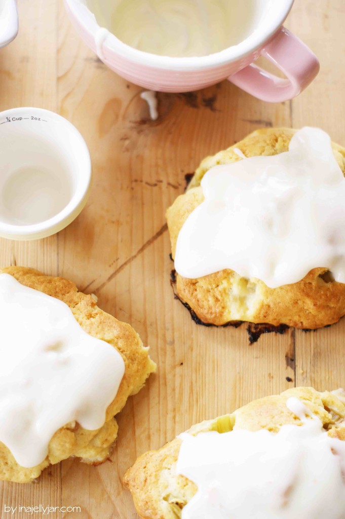 Rhabarber-Vanille-Scones