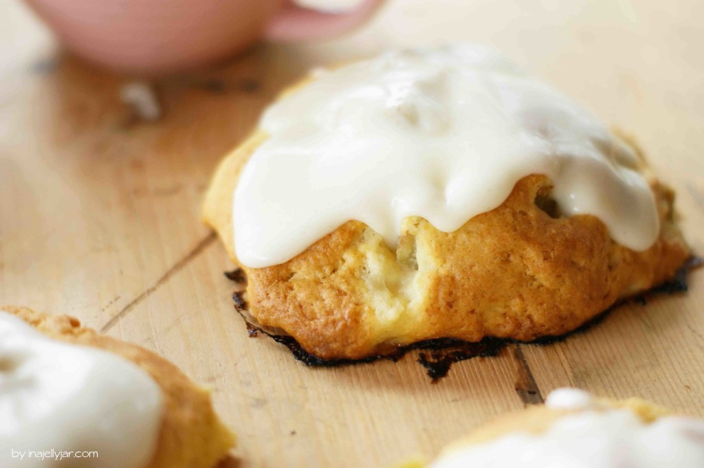 Rhabarber-Scones mit Vanille | weich, saftig, fruchtig