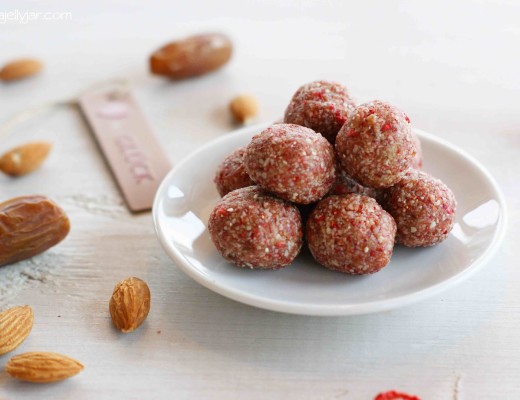 vegane Erdbeer Bliss Balls mit Cashews und getrockneten Erdbeeren