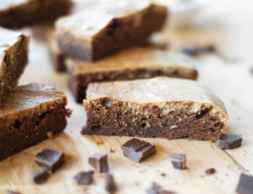 Saftige Brownies mit Tahini-Swirl