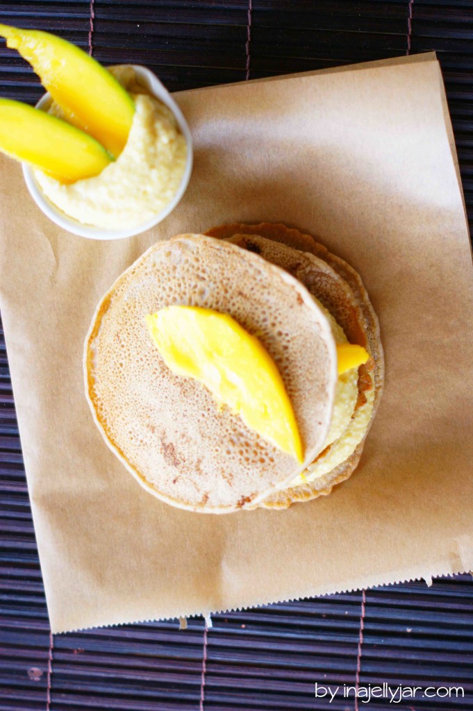 Vegane Pancakes mit Mango-Mandelcreme