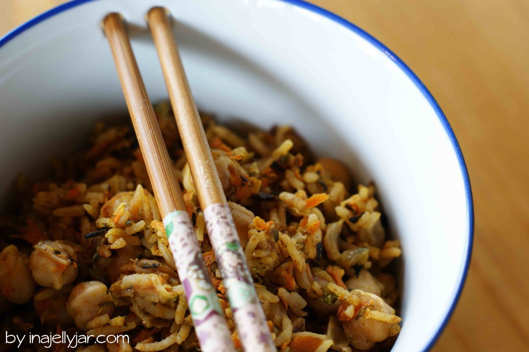 Veganer Bratreis mit Gemüse und Kichererbsen