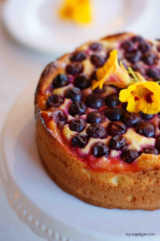 Winzertorte mit Topfen, Weintrauben und Grieß