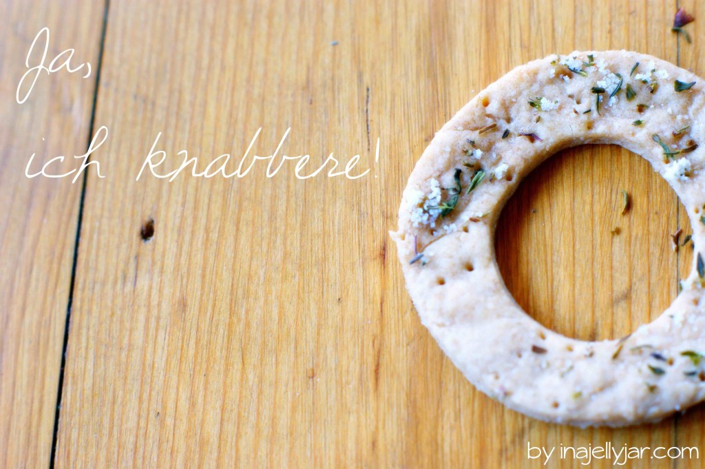 Knäckekringel mit Thymian und Meersalz