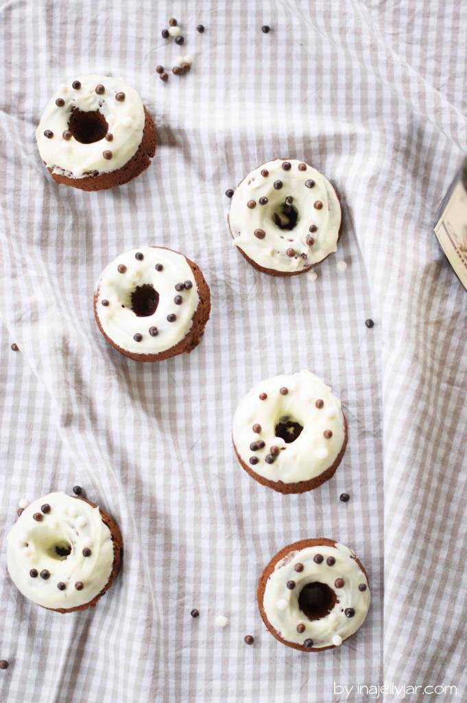 Amarettodonuts mit weißer Schokolade