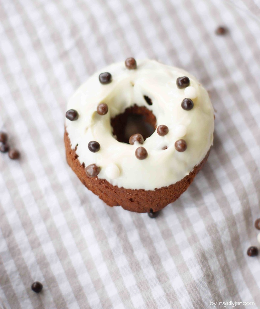 Amarettodonuts mit weißer Schokolade