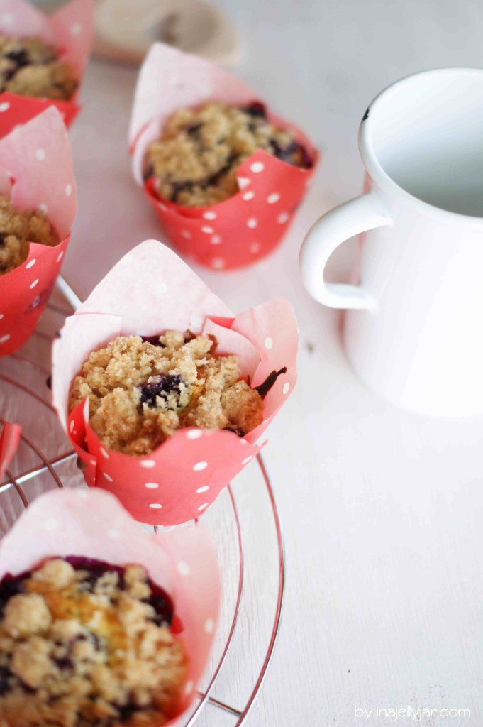 fruchtige Blaubeermuffins mit Streusseln