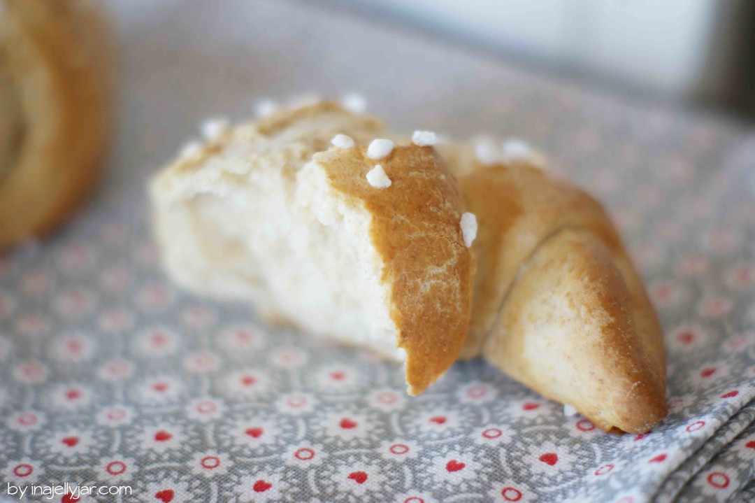 Knuspriges, selbstgemachtes Brioche-Kipferl nach dem geheimen Rezept
