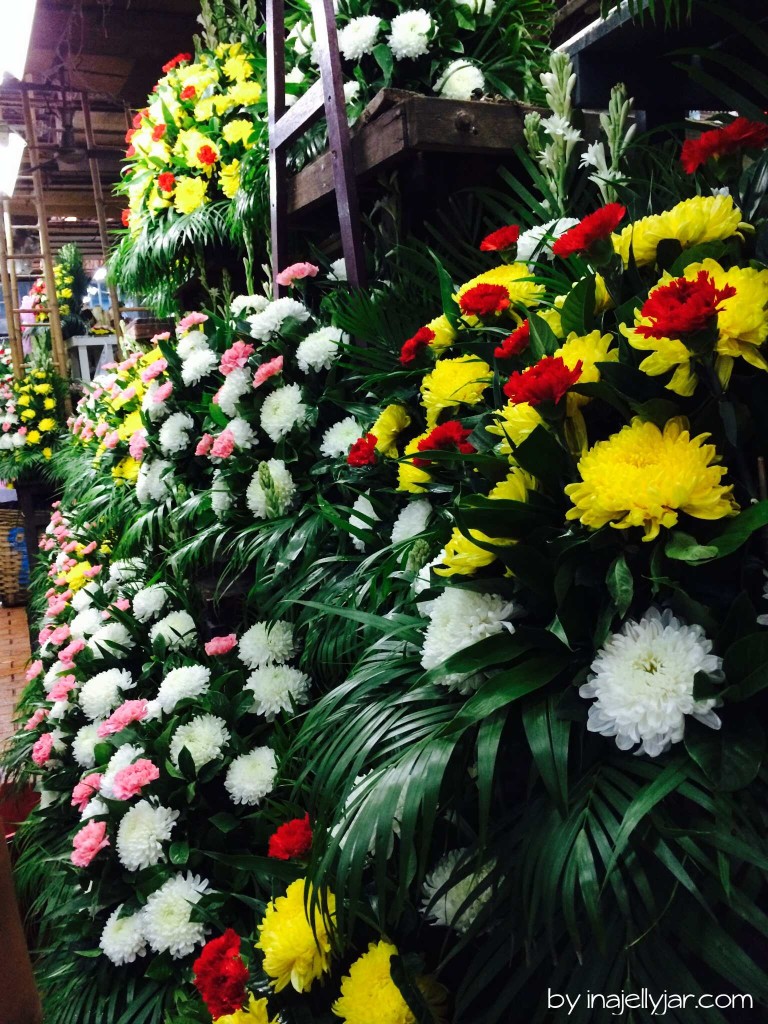 Farbenfrohe Blumengestecke in Chinatown - Bangkok - Thailand
