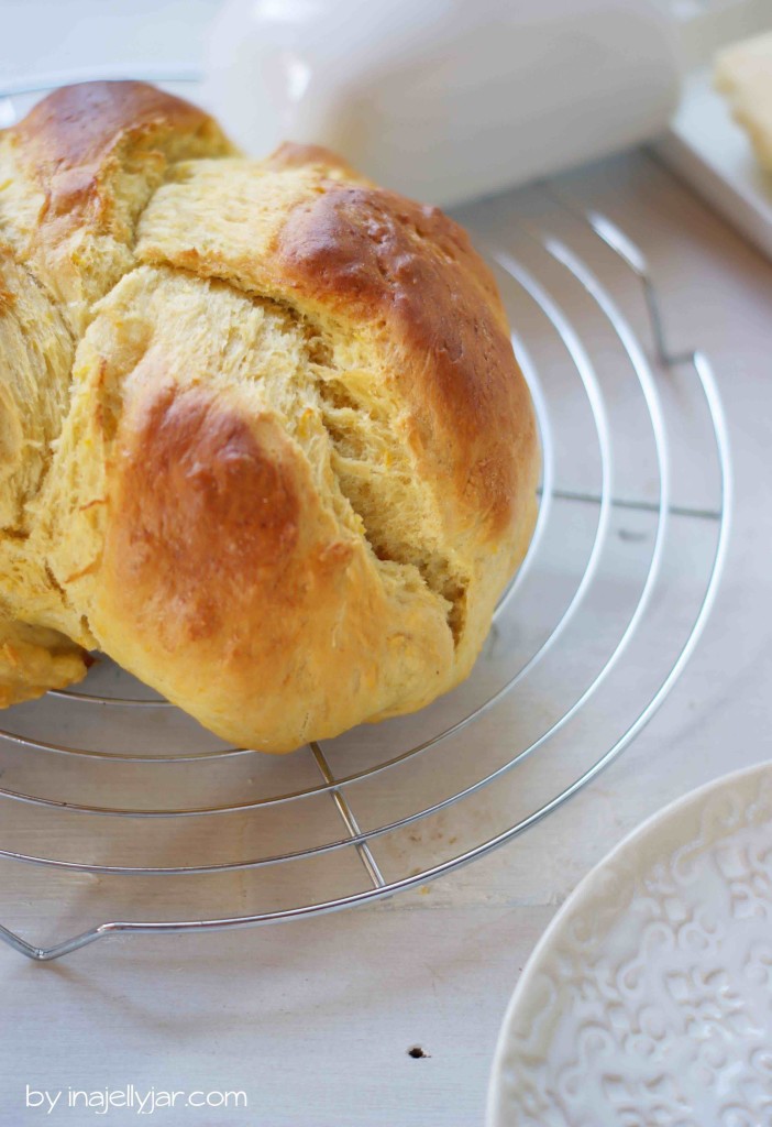 super fluffiges Karotten-Challah Brot