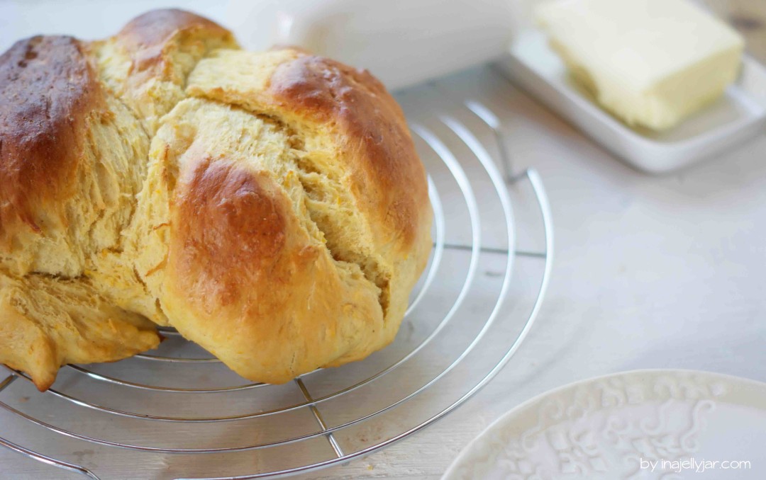 super fluffiges Karotten-Challah Brot