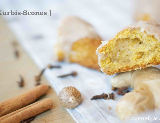 Kürbis-Scones mit Gewürzglasur
