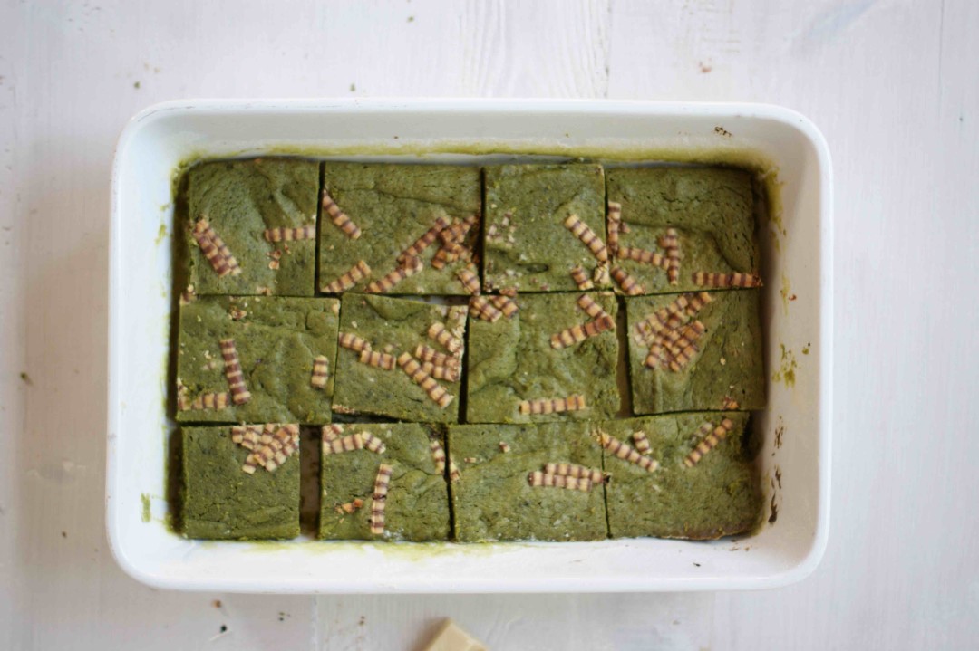 Matcha Blondies mit weißer Schokolade | süß, herb und saftig