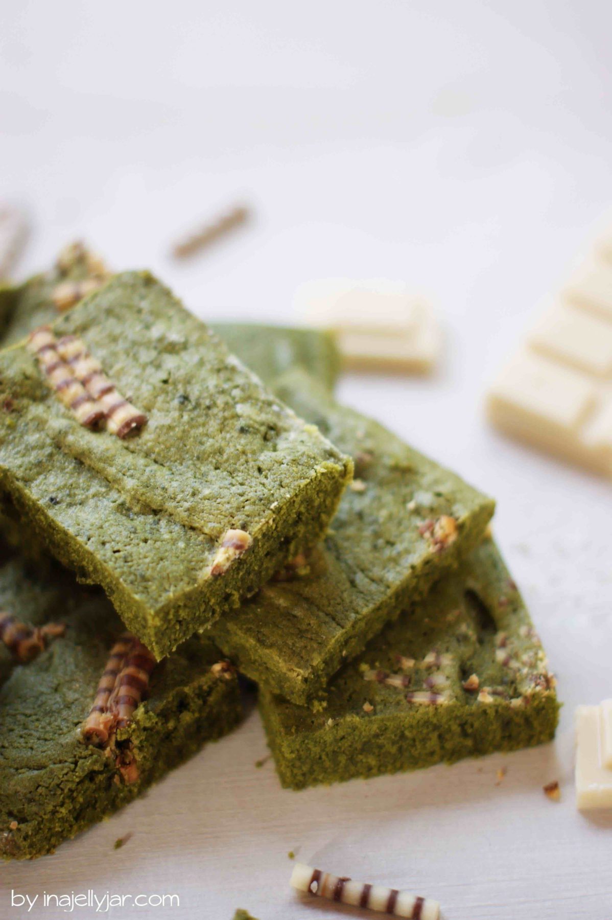 Matcha Blondies mit weißer Schokolade | süß, herb und saftig