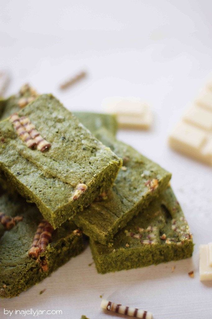 Matcha Blondies mit weißer Schokolade | süß, herb und saftig