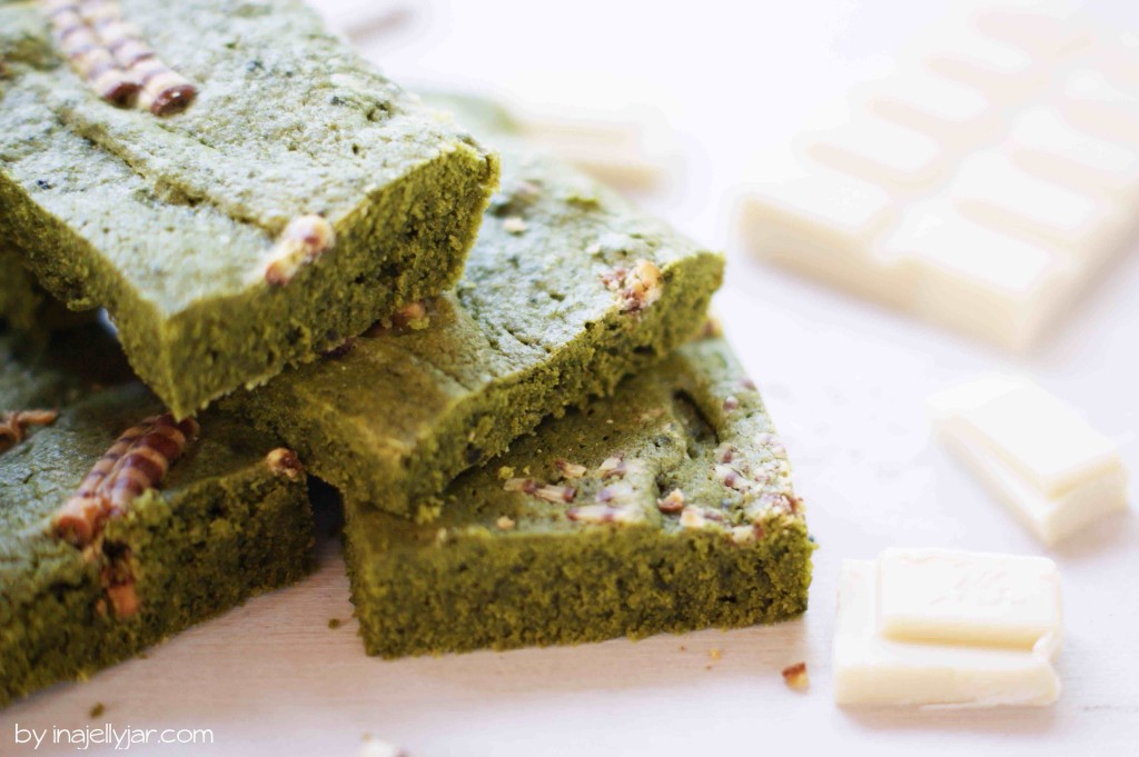 Matcha Blondies mit weißer Schokolade | süß, herb und saftig