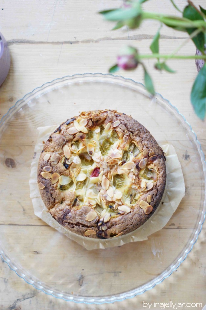 Schneller Rhabarberkuchen mit Mandeln