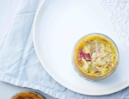 Rhabarber Pots de Creme mit Haselnussboden und Sahne