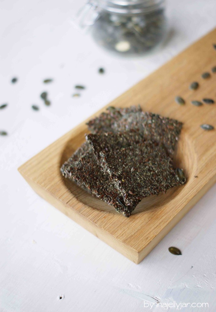 Spirulina Cracker aus Chia-Samen und Kürbiskernen