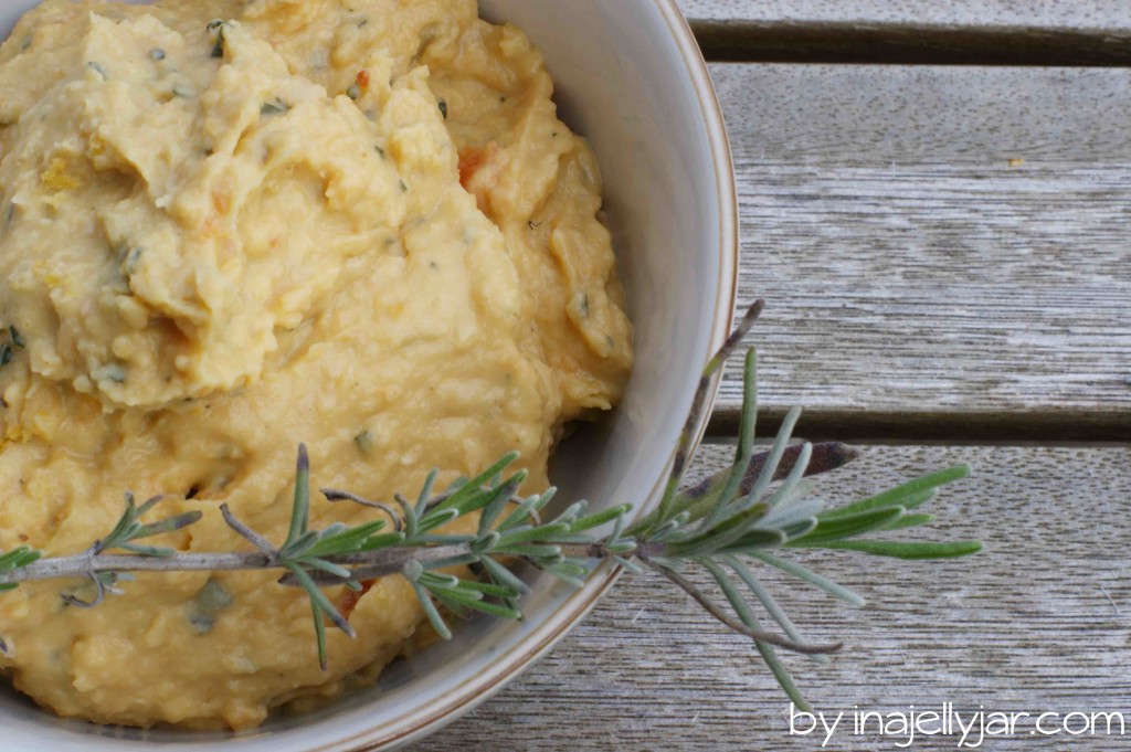 Veganer Bohnenhummus mit Karotten