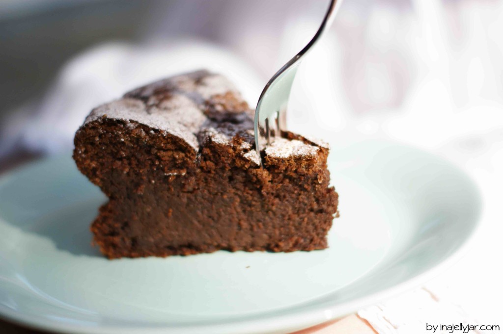 saftige Earl Grey Torte mit schwarzem Tee und Schokolade