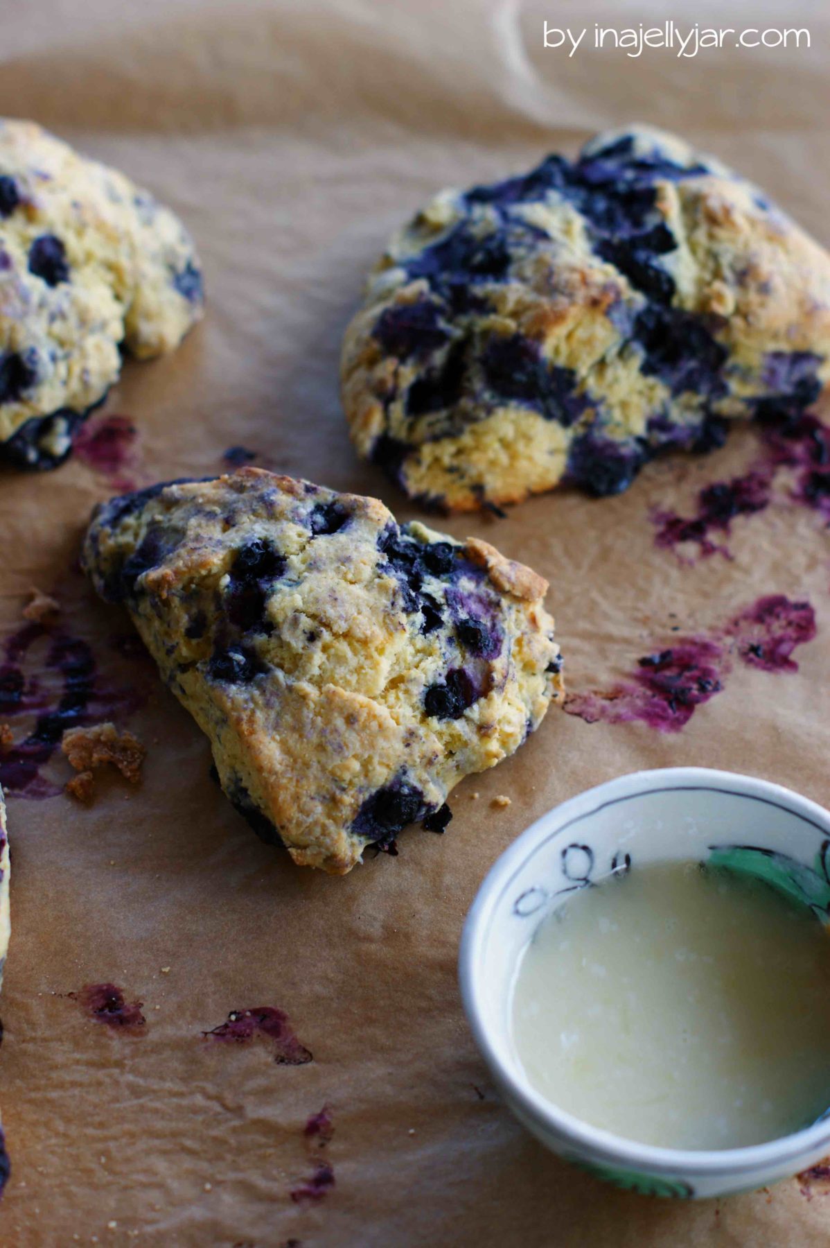 Heidelbeer-Scones mit Maismehl | fruchtig, schnell, knusprig