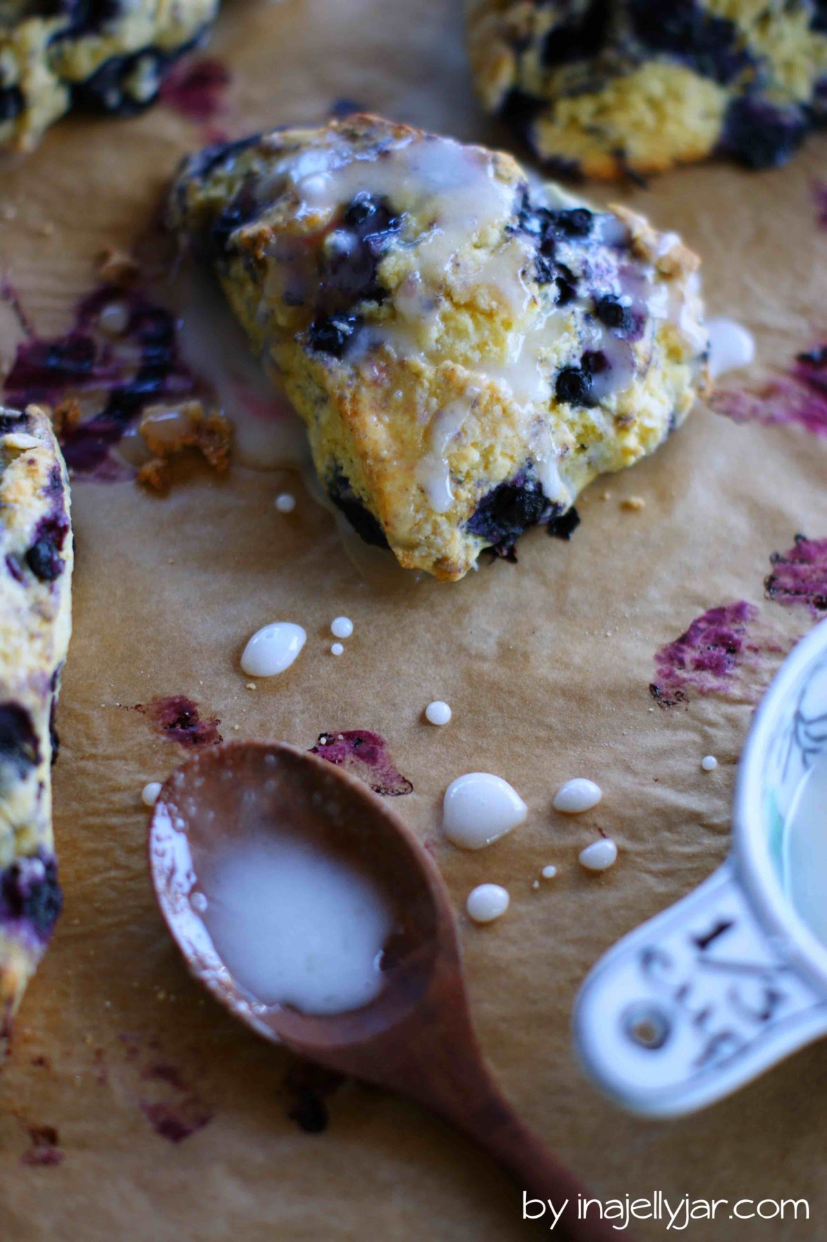 Heidelbeer-Scones mit Maismehl | fruchtig, schnell, knusprig