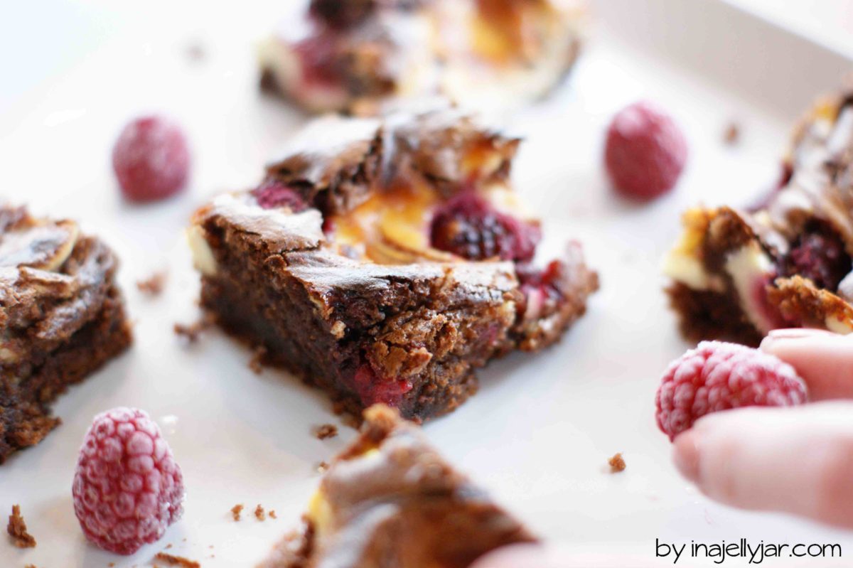 Marmorierte Brownies mit Himbeeren | schokoladig und süß