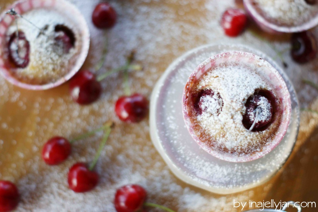 Mandel-Teacakes mit Kirschen, Kirschmuffins, Kirschen, Mandeln, Teacakes, Sommergebäck, Sommermuffin, backen im Sommer, einfach