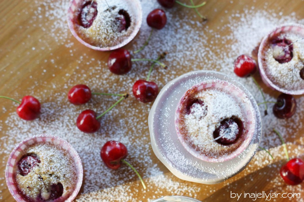 Mandel-Teacakes mit Kirschen, Kirschmuffins, Kirschen, Mandeln, Teacakes, Sommergebäck, Sommermuffin, backen im Sommer, einfach