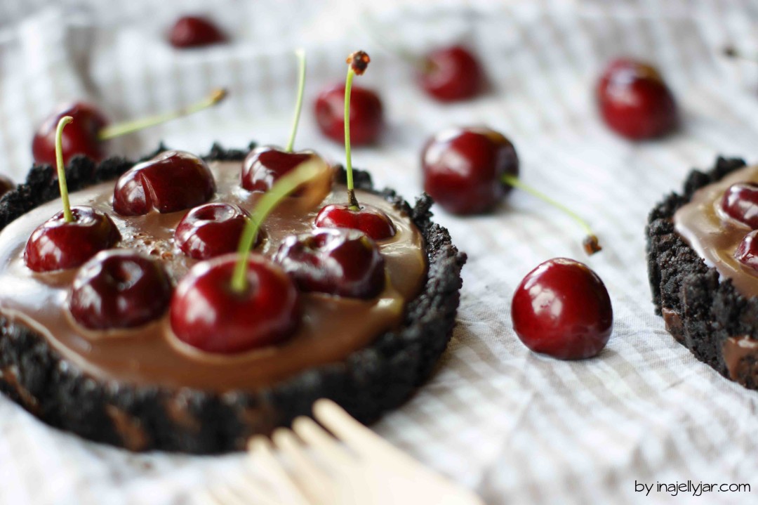 Oreo-Schokotartelettes mit Kirschen, Oreo, Schokolade, Tartelettes, Kirschtarts, Kirschtarteletts, Sommerbacken, Sommerdessert, Dessert, Ganache, Zartbitter-Schokolade, Zartbitter