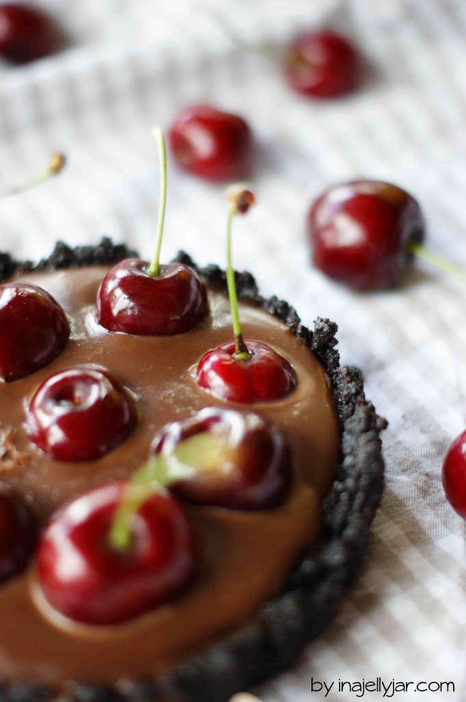 Oreo-Schokotartelettes mit Kirschen, Oreo, Schokolade, Tartelettes, Kirschtarts, Kirschtarteletts, Sommerbacken, Sommerdessert, Dessert, Ganache, Zartbitter-Schokolade, Zartbitter