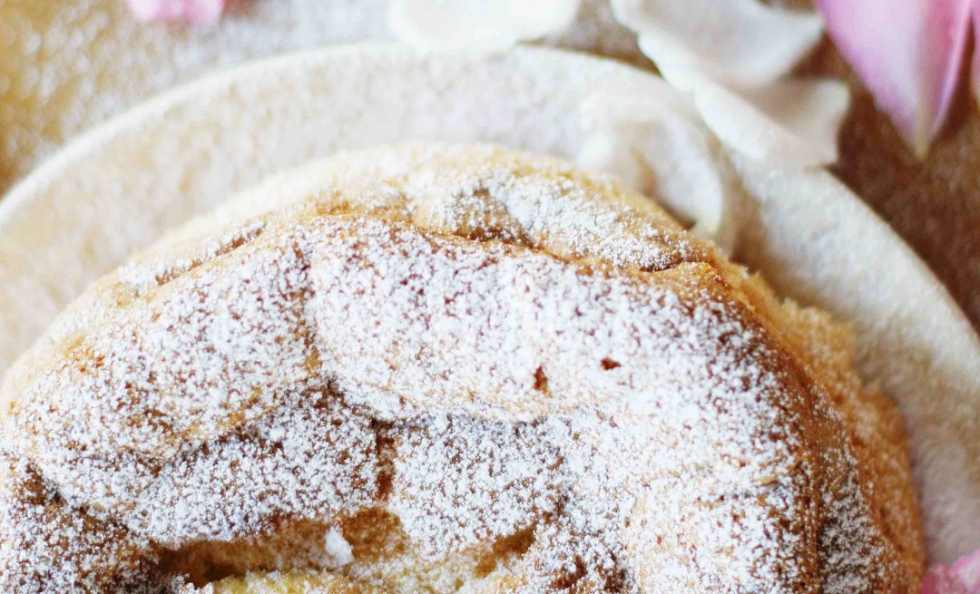 Ultra fluffiger Chiffonkuchen mit Rosen