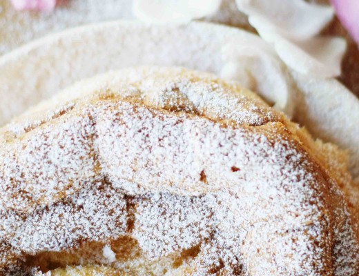 Ultra fluffiger Chiffonkuchen mit Rosen
