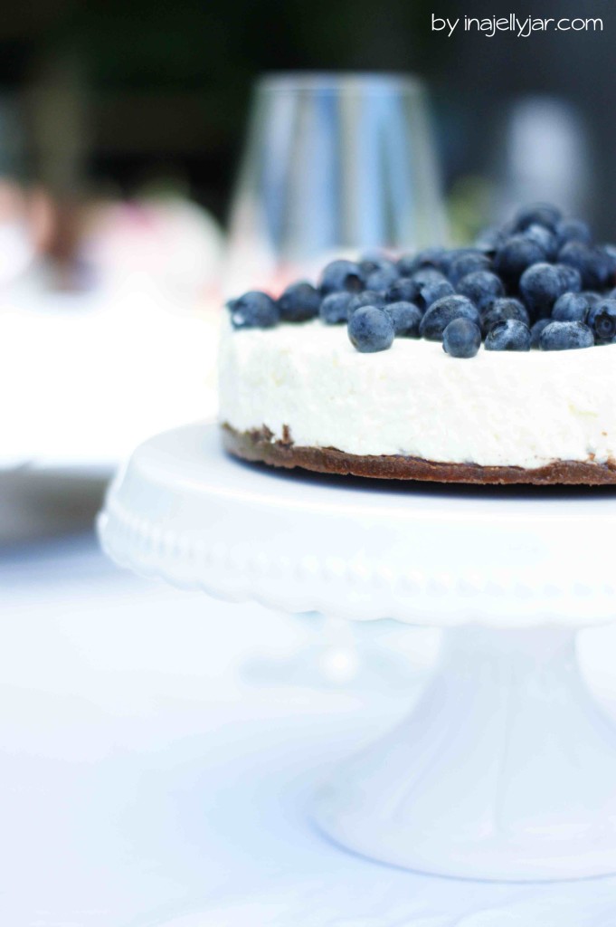 Ziegenfrischkäsetorte mit Heidelbeeren, ganz ohne backen