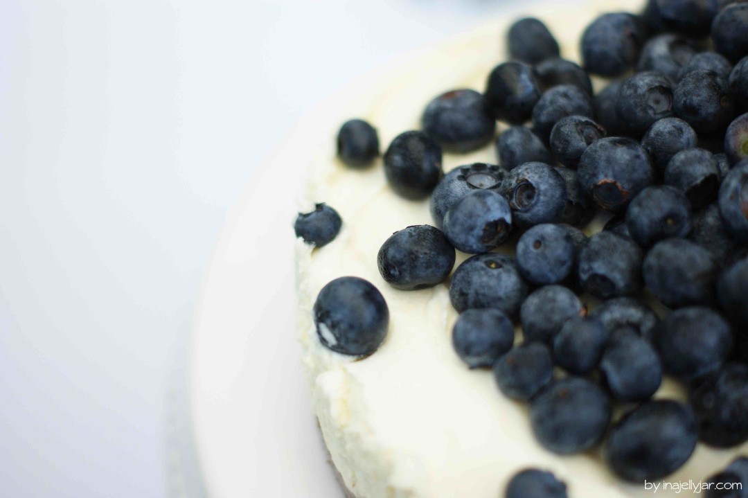 Ziegenfrischkäsetorte mit Heidelbeeren, ganz ohne backen