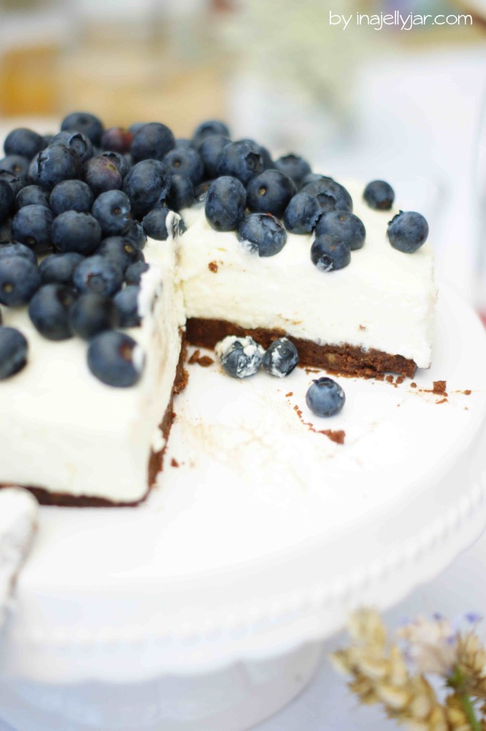 Ziegenfrischkäsetorte mit Heidelbeeren, ganz ohne backen